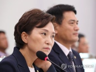 김현미케어샵미 | 머리 만지는 김현미 장관