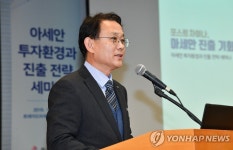 인사말하는 신승관 무협 전무