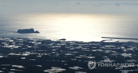 햇살 쏟아지는 범섬 앞바다