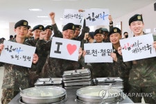 육군병장로컬체험판매장 | 육군 5군단 '로컬 푸드' 구매로 지역경제 돕기