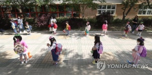 대기고등학교(저수탱크) | 학교 들어가기 전 거리 두며 대기