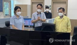공주정수장 코로나19 대응 현황 점검하는 홍정기 차관