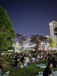 염주체육관(송병오) | 추석 연휴 광주 염주체육관 잔디밭에 수백명 '북적'