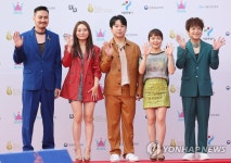 포즈 취하는 메이트리