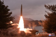 北 "어제 미사일사격 훈련…장연서 지대지 탄도미사일 2발 사격"