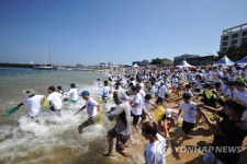 "이제 추억이 되나" 동해안 오징어 축제 점차 사라져