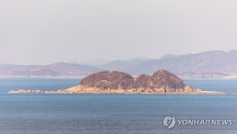 연평도에서 바라본 북한 갈도