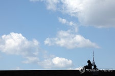 남산 오후엔티 | 남산 타워에 기대어 본 오후