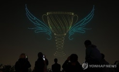 드론;하늘과땅을담다 | 저녁 하늘에 펼쳐진 드론쇼