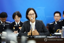 답변하는 안진 광주자치경찰위원회 위원장