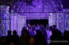 벤제프송파석촌 | 빛으로 물든 석촌호수, 송파 루미나리에 축제 개막