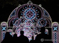 벤제프송파석촌 | 빛으로 물든 석촌호수, 송파 루미나리에 축제 개막