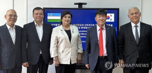 우즈베키스탄서 열린 한국폴리텍대학 공동기술교육훈련센터 현판식