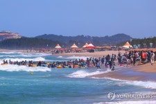 양양 낙산해수욕장 '북적'