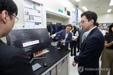 한국표준과학연구원 방문한 배경훈 장관