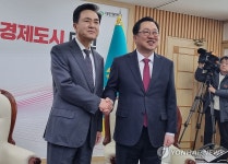 조선아이에스대전충남지사 | 긴급회동 하는 대전시장과 충남지사