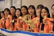 국가대표스포츠배드민턴센터픽미픽미아이스 | 기념 촬영하는 배드민턴 국가대표팀