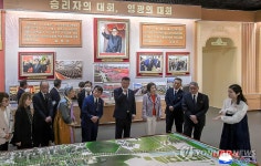 (주)만경바이오물산 | 재일본조선상공인대표단 '만경대' 방문