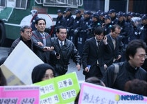 할빈만두집 | 연행되는 할빈당 오성학 부단장
