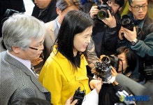 알파법률사무소이형철변호사 | 질문공세 받는 김용철 변호사측 변호인