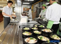 피엔엠직원식당 | 금감원 직원식당 삼계탕 제공