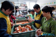 Soil 기숙사 구내식당 | S-OIL 신입사원들, 이웃사랑실천 체험