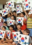 국기트로피국기예술교육진흥회 | "우리 태극기 정말 잘 그렸죠?"
