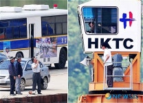 확성기로 최 사무처장과 건강 상담하는 고창권의사