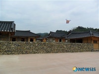 부여 생활문화마을에 재현하여 신축한 계백장군의 고택