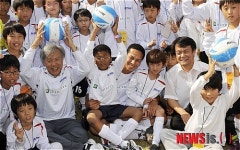 축구로 하나 됐어요!