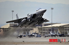 힘차게 이륙하는 F-15K 전투기