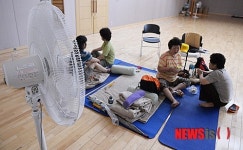 대신면사무소 비상급수시설 | 구청으로 대피한 주민들