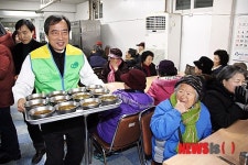 포항남구SLP어학원급식소 | 박우섭 남구청장, '풍성하게급식소' 찾아 급식봉사활동