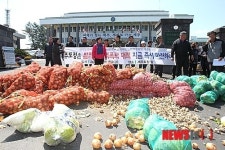 제주도청 앞 널브러진 제주산 농산물
