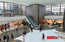 롯데월드몰 vs. 코엑스몰…"강남 쇼핑몰 강자는 우리"