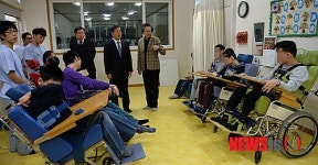 중증장애요양시설 예닮 | 한민구 국방장관, 중증장애아동요양시설 위문
