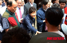 유니베라울산태화 | 울산 태화시장 방문한 박 대통령