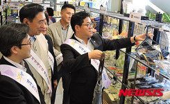 한국교육사회적협동조합분당지사무소 | '이기우 부지사, 사회적경제기업 특별전 참석'