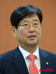 강길부 "65세 이상 중진 경선 배제는 위헌"