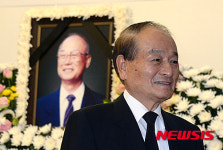 (주)보명공주장례식장식당 | 고 강영훈 전 총리 빈소 찾은 오명