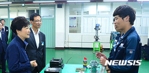 인천기계공업고등학교 방문한 박근혜 대통령