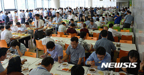 과천중학교 구내식당 | 김영란법 시행 첫날, 정부세종청사 구내식당은 '북적북적'