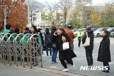 정화여고구내매점 | 정화여고 고사장 들어서는 수험생