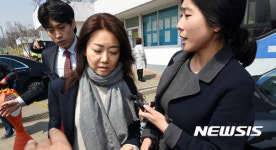 법률사무소인향변호사김래완 | 취재진 질문 받는 서향희 변호사