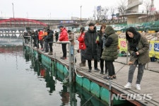 루어낚시터...손 맛 기다리는 강태공들