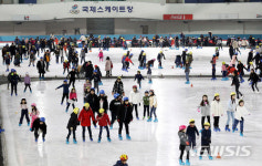 무료개방된 태릉국제스케이트장에서 씽씽