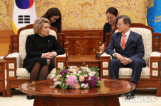 문재인 대통령, 마트비엔코 러시아 상원의장 접견
