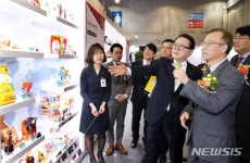 세븐일레븐 고양삼송로점 | 글로벌 세븐일레븐 상품 설명하는 정승인 대표