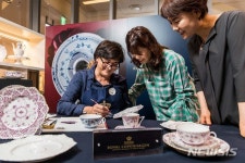 한국로얄코펜하겐부산아울렛주 | 한국로얄코펜하겐, 덴마크 장인과 함께하는 핸드페인팅