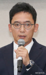 답변하는 정영훈 케이투코리아주식회사 대표이사